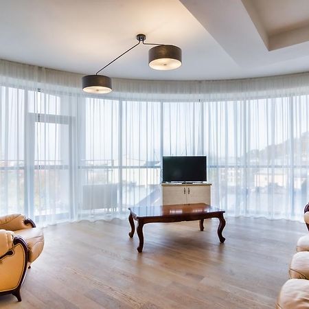 Leogrand Apartments Z Panoramoyu Lvova ภายนอก รูปภาพ