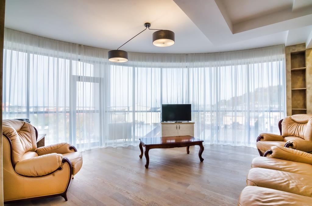 Leogrand Apartments Z Panoramoyu Lvova ภายนอก รูปภาพ