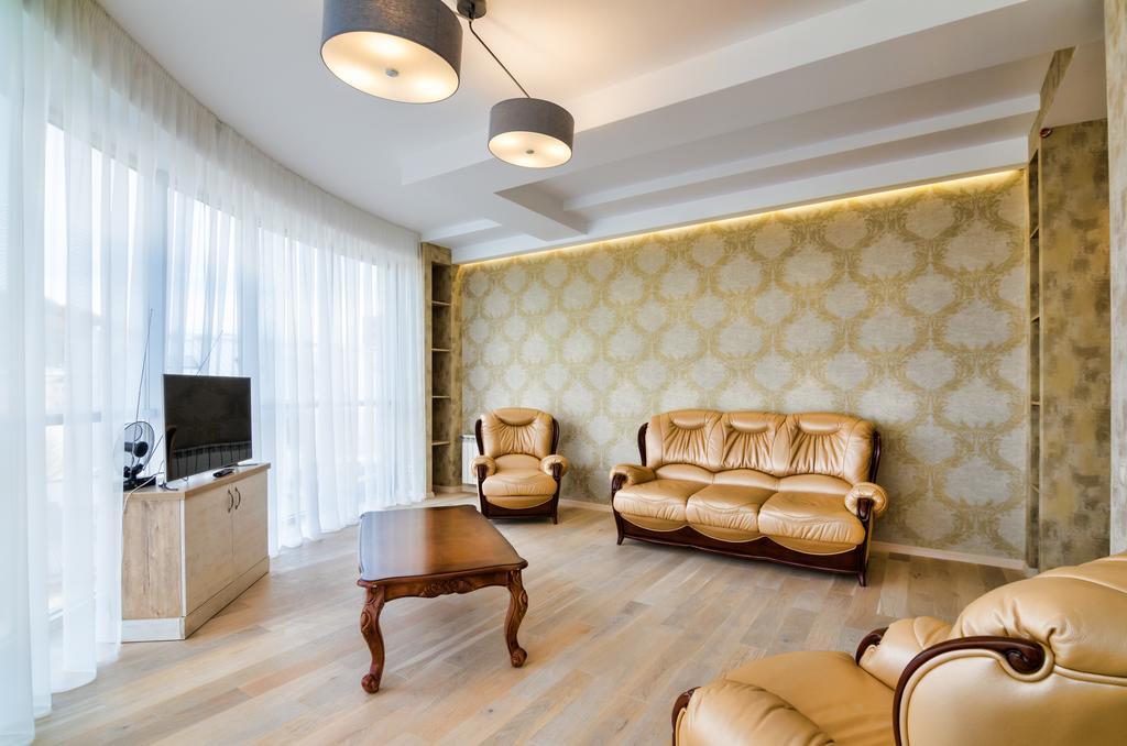 Leogrand Apartments Z Panoramoyu Lvova ภายนอก รูปภาพ