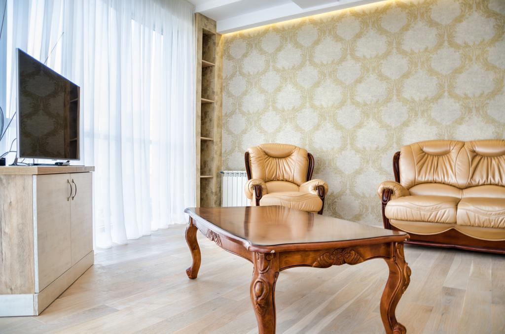 Leogrand Apartments Z Panoramoyu Lvova ภายนอก รูปภาพ